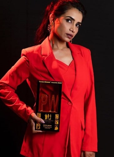 Priya Ahuja with her Perfect Woman Award