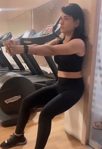 Priya Ahuja working out at a gym