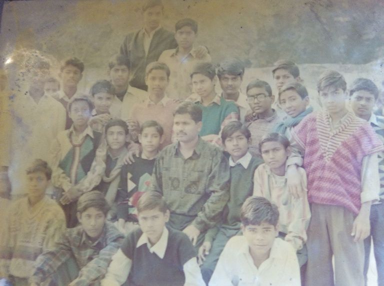 Rajeev Talwar (in the centre) with his students 