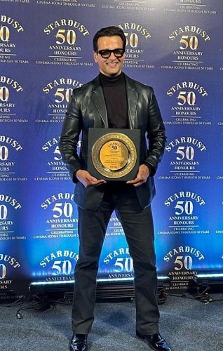 Rohit Roy with his Stardust Award