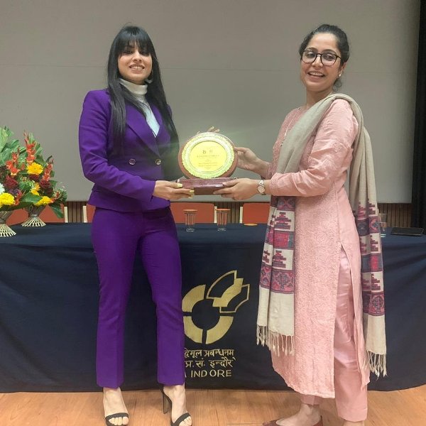 Simran Khosla (left) was felicitated at IIM Indore after her guest lecture