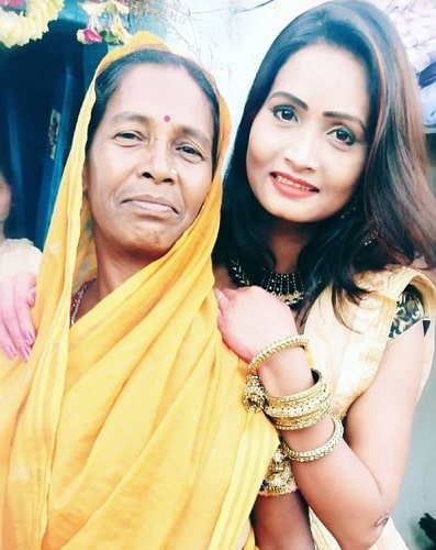Suman Kumari with her mother