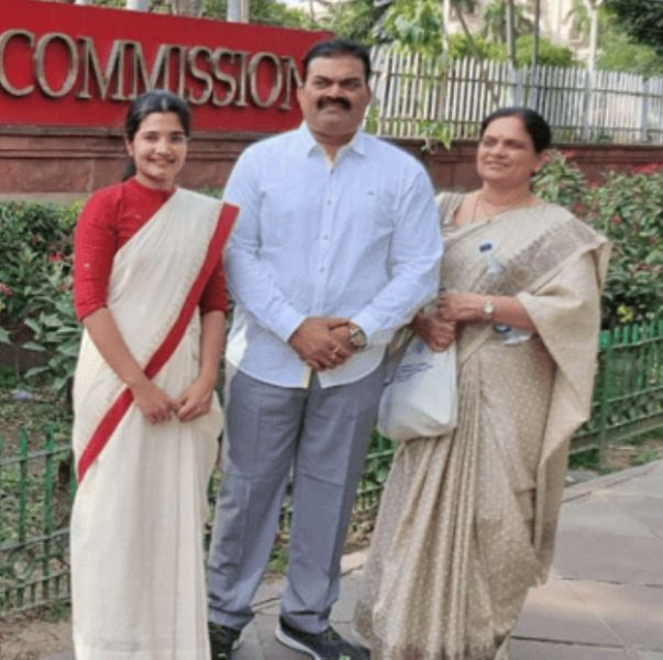 Uma Harathi N with her parents image