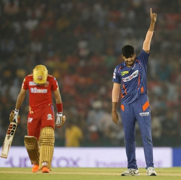 Yash Thakur playing for the Lucknow Super Giants team