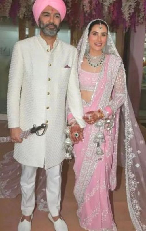 Ashesh Sajnani and Sonnalli Seygall's wedding photo