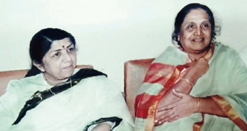 A photo of Sulochana with Lata Mangeshkar