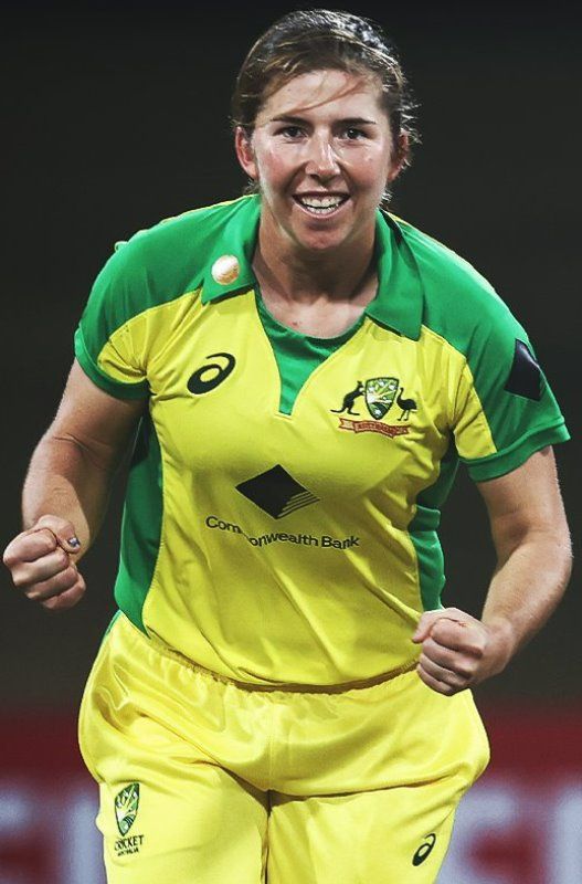 A photograph of Georgia Wareham playing for the Australian Women's team