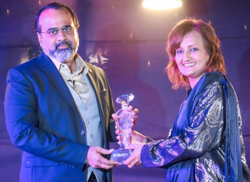 Acharya Prashant receiving award