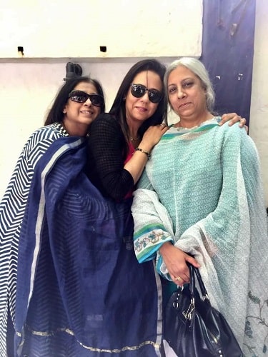 Aisha Pirani with her sisters