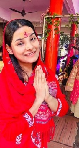 Anushka Srivastava at a temple