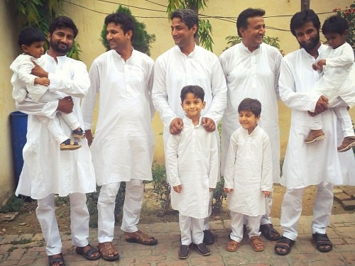 Azhar Iqbal with his brothers Tabish Fareed, Haider Fareed, Qazi Nadeem Ahmad, and Kokab Farid