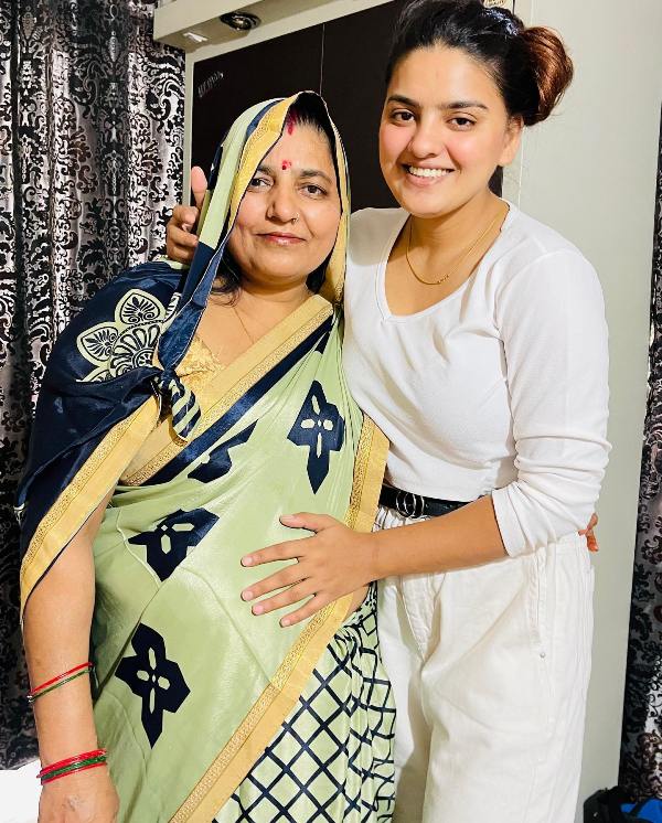 Divyanka Sirohi with her mother