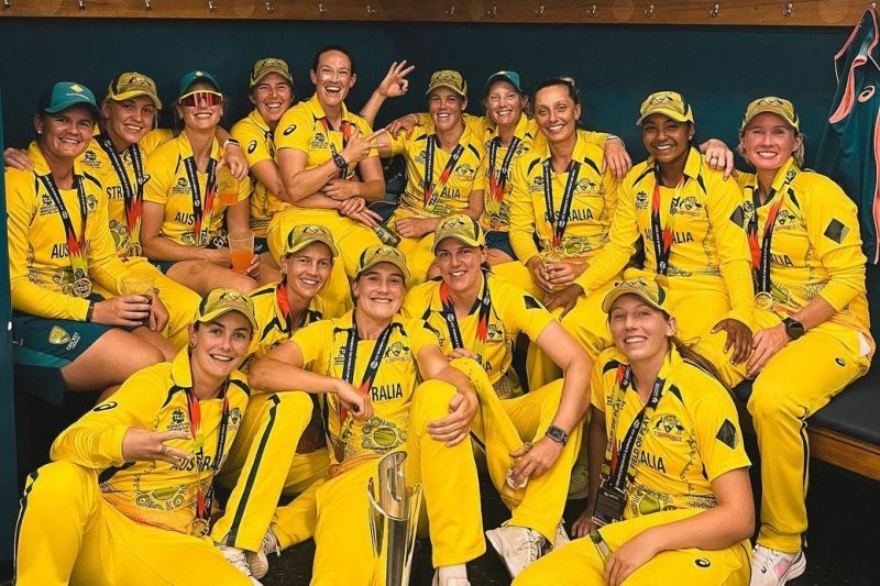 Georgia Wareham and her teammates with the 2023 ICC Women's T20 World Cup
