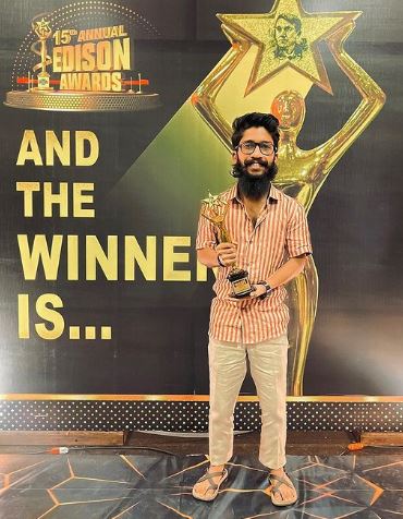 Jaffer Sadiq with his special award