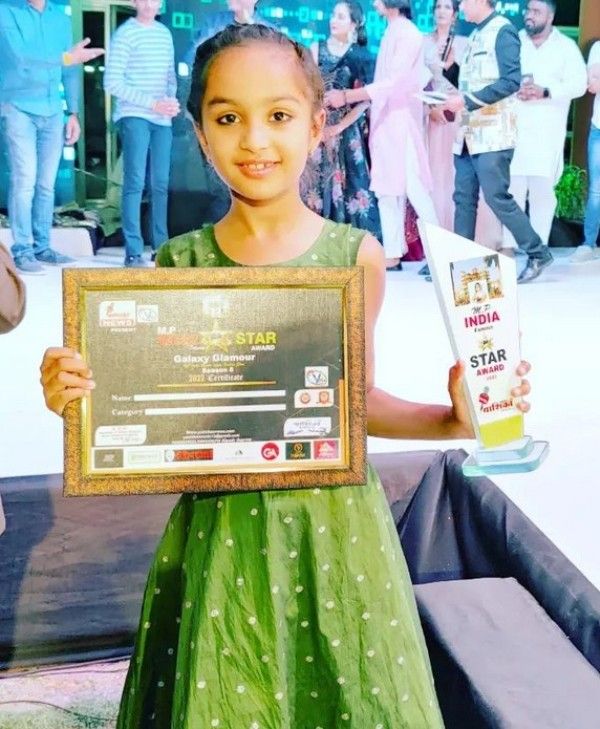 Kurangi Nagraj with MP India Famous Star Kids award
