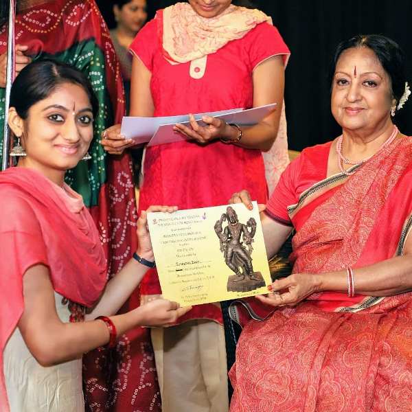 Padma Subrahmanyam (right) giving a certificate to a student at her school, Nrithyodaya Dance School