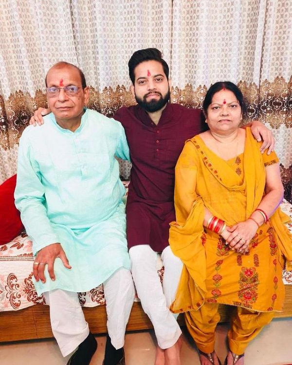 Rishab Karanwal with his parents