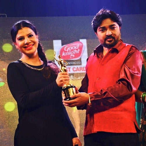 Sambhavna Seth receiving an award