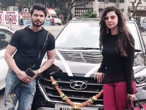 Avinash Dwivedi and Sambhavna Seth with their Hyundai car
