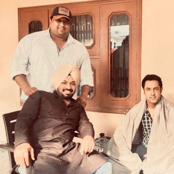 Smeep Kang with Gippy Grewal (right) and Gurpreet Ghuggi (in turban) during the shoot of Carry On Jatta