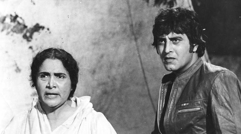 Sulochna Latkar with Vinod Khanna in a film