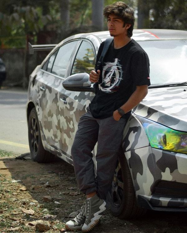 Vashu Jain with his car