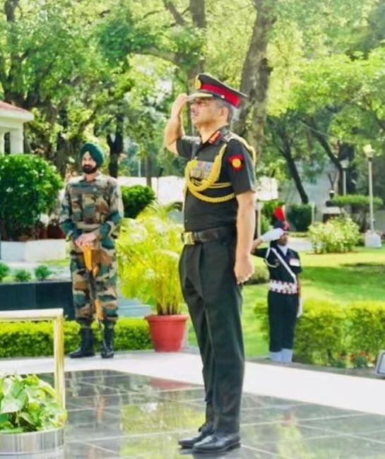 A photo of Manoj Kumar Katiyar taken after he took over as the GOC-in-C of the Western Command