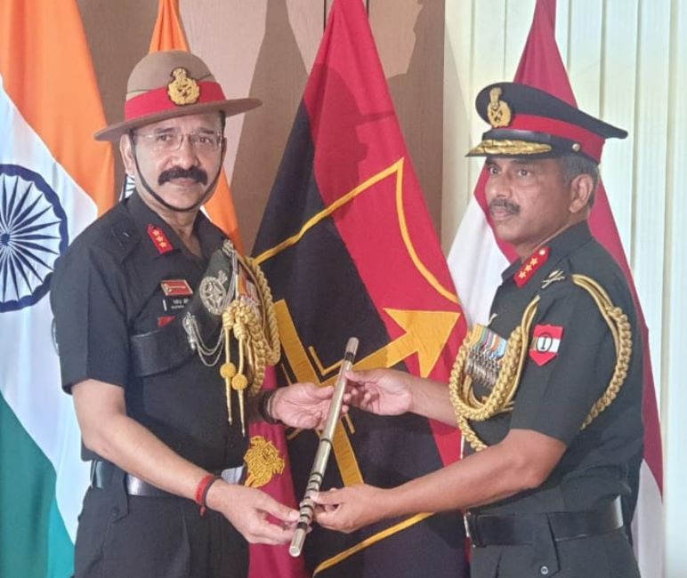 A photo of Manoj Kumar Katiyar taken while he was handing over the baton of command to Lt Gen Ganjendra Joshi after relinquishing the command of 1 Corps