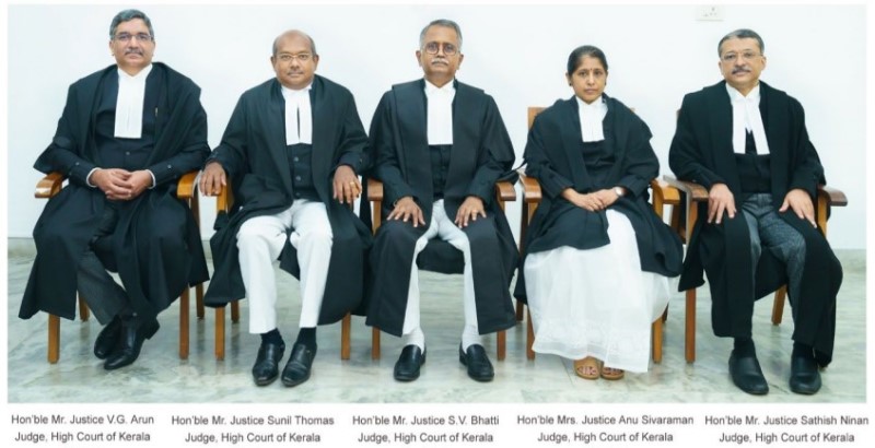 A picture of Justice Sarasa Venkatanarayana Bhatti with other members of Kerala Judicial Academy