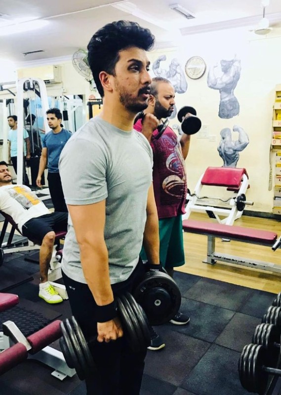 Abhijeet Khandkekar while working out at the gym