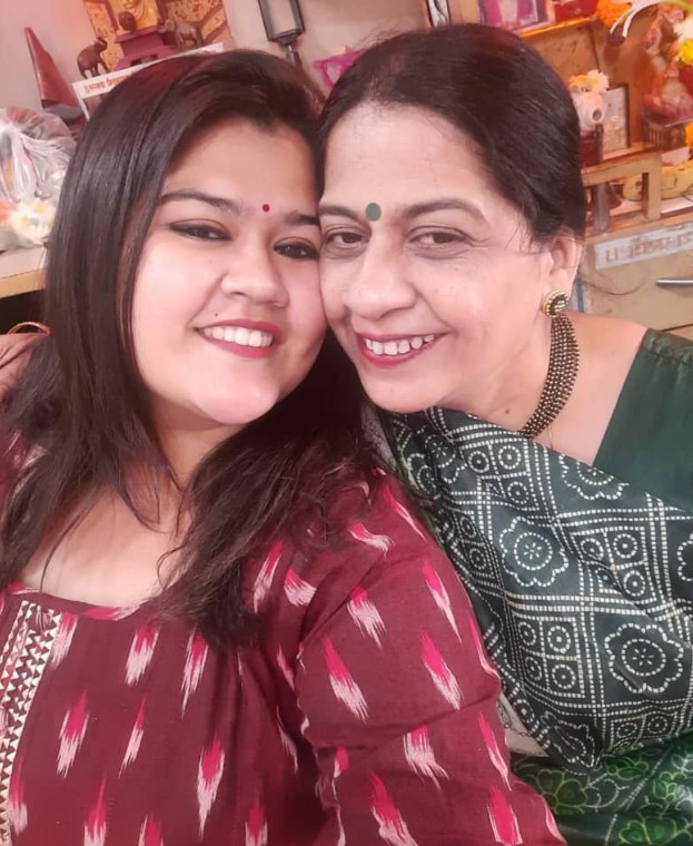 Akshaya Naik with her mother, Asmita Naik