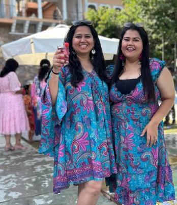 Akshaya Naik with her sister Akshata Naik
