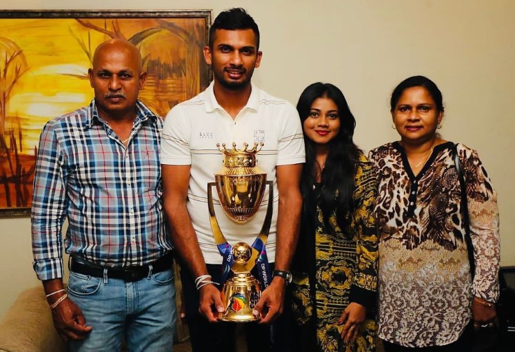 Dasun Shanaka with his parents and wife