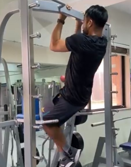 Faheem Ashraf while exercising at a gym