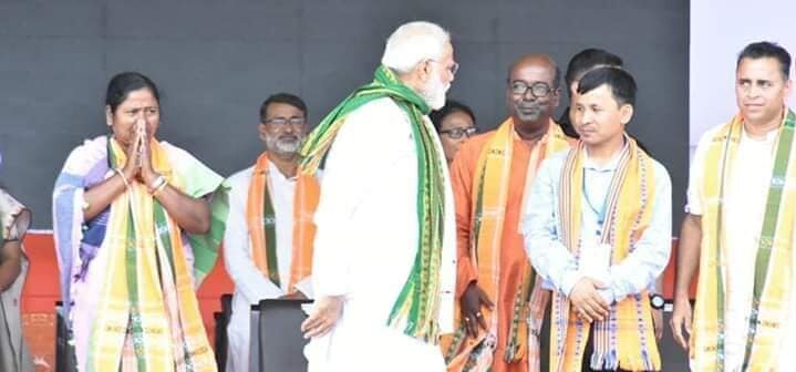 Jadav Lal Nath on the stage with Narendra Modi