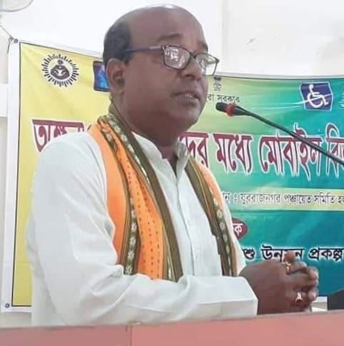 Jadav Lal Nath speaking at an election rally