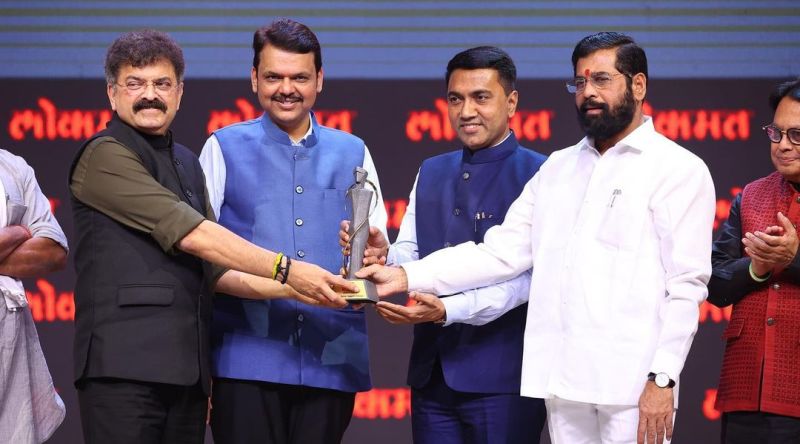 Jitendra Awhad receiving Most impactful politician of Maharashtra award at Lokmat Awards in 2022