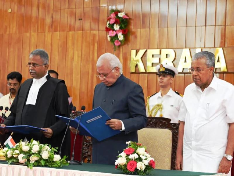 Justice Sarasa Venkatanarayana Bhatti taking oath as a Chief Justice of Kerala High Court administered by Governor Arif Mohammed Khan in the presence of Kerala CM Pinarayi Vijayan on 1 June 2023