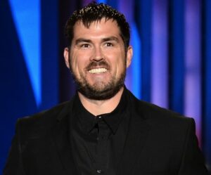 Marcus Luttrell Height, Age, Wife, Family, Biography & More » StarsUnfolded