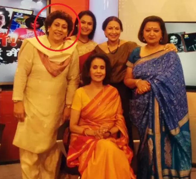 Rini Simon Khanna with other newsreaders of Doordarshan