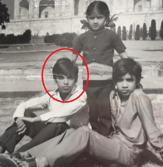 Siddharth Mridul in childhood with his siblings