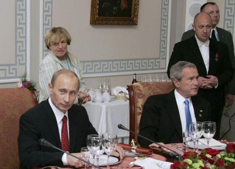Yevgeny hosting Russian President Vladimir Putin (left) hosts U.S. President George W. Bush (right) in 2006