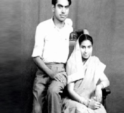 A picture of Brijmohan Lall Munjal with his wife, Santosh Munjal