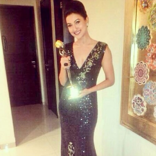 Gauahar Khan with her Gold Award 2014