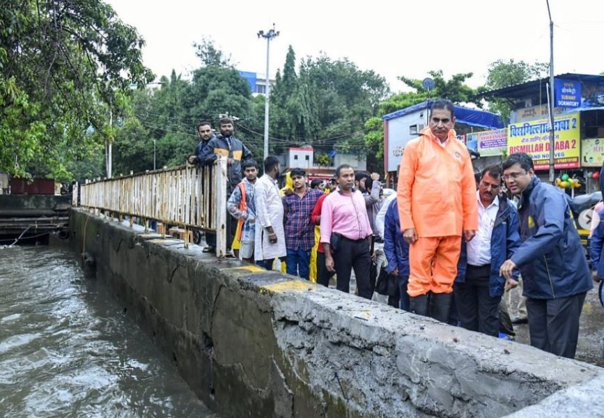 Iqbal inspecting infrastructure as BMC Commissioner during monsoon in Mumbai