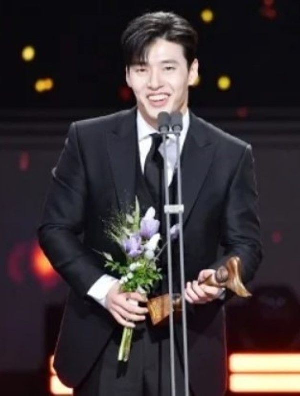Kang Ha-neul at KBS Drama Awards 2022