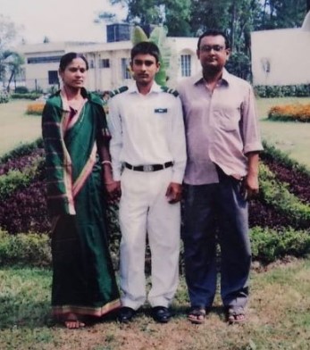 Litton Das with his parents