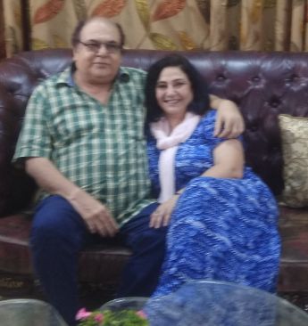 Manoj Bakshi with his wife