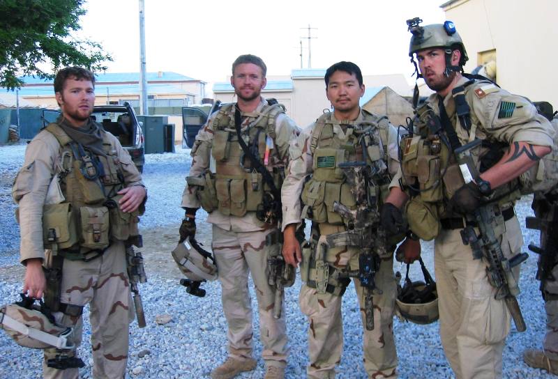 Matthew Axelson (second from the left) with his teammates in Afghanistan