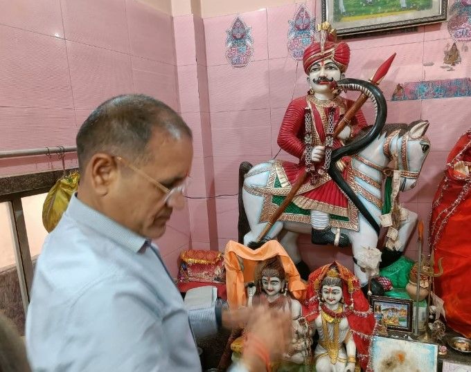 Rameshwar Dudi worshipping in a temple